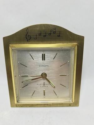 Müzikli Pirinç Masa Saati, 7,5 cm Yüksekliğinde, Şık ve Fonksiyonel Tasarım