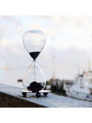 Modern Manyetik Kum Saatli Cam Masa Dekorasyonu, Şık ve Fonksiyonel Tasarım