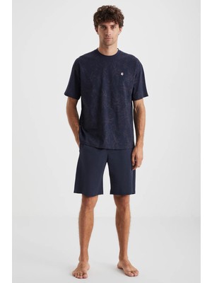 Erkek Yazlık Pijama Takımı – Lacivert Desenli Üst ve Şort Alt C6T0N6