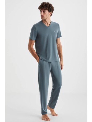 Erkek Yazlık Pijama Takımı – V Yaka Kısa Kollu Üst ve Düz Paça Alt, Yeşil Renk C8T0N4