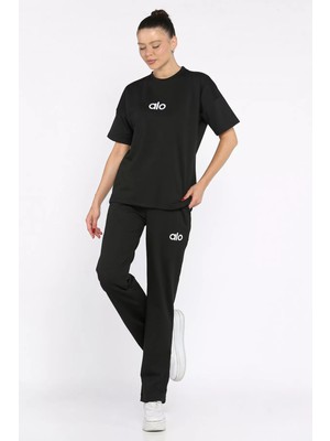 Bisiklet Yaka Nakışlı Kadın Tişört Pantolon Ikili Takım P-00017626