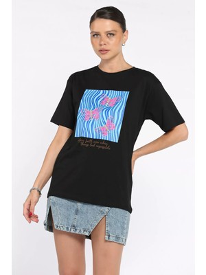 Kadın Bisiklet Yaka Baskılı Taş Işlemeli Tişört P-00017580