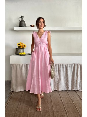 La Mode Istanbul Müslin Elbise Omuz Büzgü Detaylı V Yaka Kolsuz Elbise - Pembe