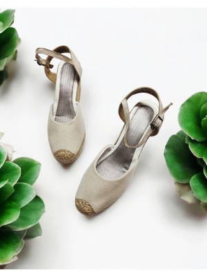 Gökçe Kundura Dolgu Topuk Arkası Açık Hasırlı Keten Sandalet