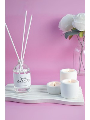 Beyaz Lavanta Kokulu ve 3'lü Mumluk Seti ile Şıklık ve Huzur Yanınızda