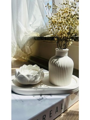 Beyaz Kokulu Mumlar ve Beton Dekoratif Seti, 3 Parça, Şık ve Zarif Tasarım