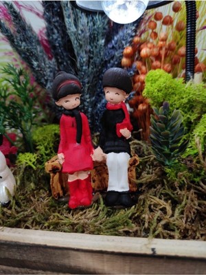 Sevgili Oturan Minyatür Teraryum Objesi, Dekoratif ve Şık Hediye Seçeneği