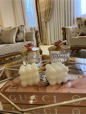 2'li Beyaz Kokulu Dekoratif Mum Takımı, Şık ve Hoş Bir Atmosfer Sağlar