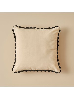 Beyaz 43X43 cm Dekoratif Yastık, Şık ve Rahat Ev Dekorasyonu Için Ideal.