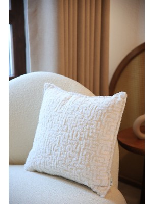 Ekru Labirent Desenli Kırlent Kılıfı, Şık ve Rahat Dekorasyon Parçası