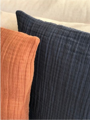 Antrasit Lacivert Müslin Kırlent Kılıfı, Şık ve Yumuşak Dokunuşlu Dekoratif Aksesuar