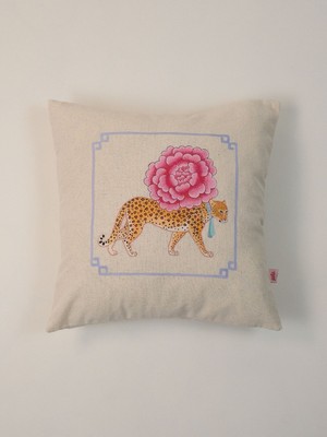Bej Keten Çiçekli Leopar Desenli Kırlent Kılıfı 45X45 cm