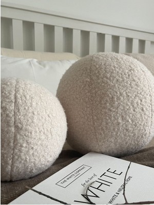 Büyük Krem Renkli Yumuşak Top Dekoratif Yastık, Şık ve Rahat Huzur Verir