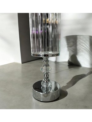 Şık ve Zarif Gümüş Şamdanlık, Evinizin Dekoruna Şıklık Katar