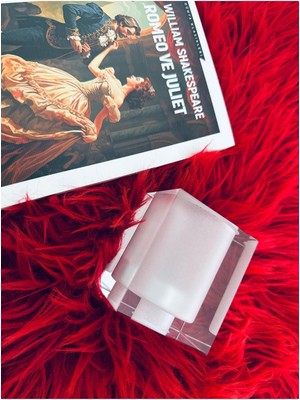 Şeffaf Cam Mumluk, Zarif ve Şık Dekoratif Aksesuar