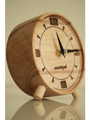 Kahverengi Ahşap Masa Saati, Analog Tasarım, Doğal Taş Detaylarıyla Şık ve Sıcak Orta