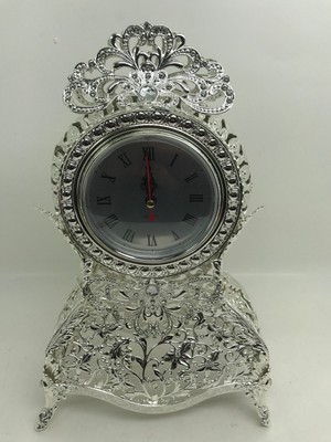 Şık ve Zarif Gümüş Masa Saati ile Mekanınıza Şıklık Katın