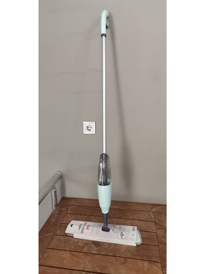 Yeşil 110 cm Alüminyum Saplı Sprey Mop, Temizlik Kolaylığı Sağlar.