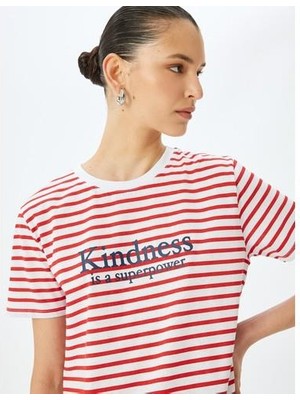 Koton Bisiklet Yaka Kısa Kollu Pamuklu Baskılı Çizgili T-Shirt