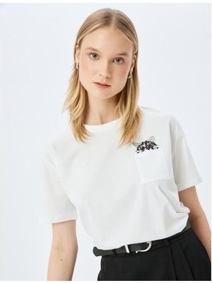 Koton Kedi Nakışlı Cep Detaylı Bisiklet Yaka Kısa Kollu Rahat Kalıp T-Shirt