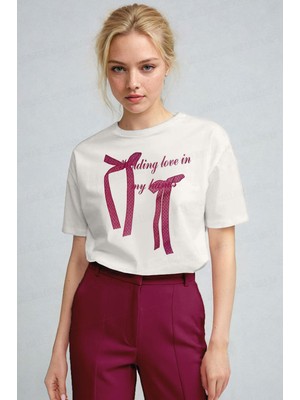 Millionaire Kadın Ekru Beyaz Kurdele Kabaran Dokulu Baskı Regular Fit Normal Kalıp T-Shirt