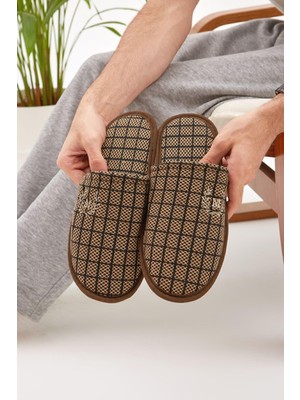 Moda Devrin Kahverengi Kadın Ev Terliği Dokuma Kumaş ve Düz Topuk Tasarımıyla Rahat