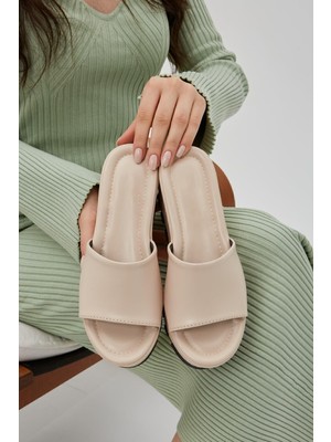 Bej Cilt Düz Dolgu Topuklu Kadın Terliği Yüksek Taban Terlik