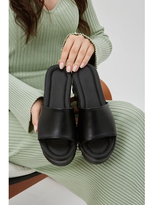 Kadın Moda Devrin Siyah Cilt Düz Dolgu Topuklu Terliği Yüksek Taban Hafif ve Şık Tasarım