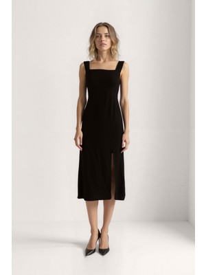 Kolları Lastikli Sıfır Kol Kare Yaka Elbise