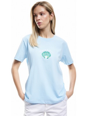 Koton Pamuklu Kısa Kollu Bisiklet Yaka Deniz Kabuğu Baskılı Tişört