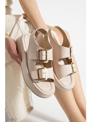 Bej Kalın Taban Lastik Detaylı Çift Toka Sargılı Sandalet