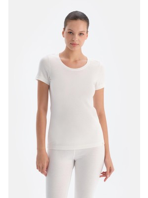 Dagi Kadın Ekru Termal Kısa Kollu Üst %47 Polyester %47 Viskon Yuvarlak Yaka Konfor