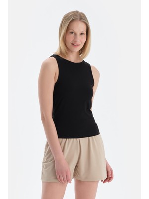 Siyah Halter Yaka Atlet