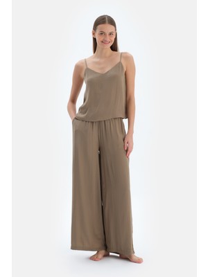 Haki Aksesuar Detaylı Saten Pantolon