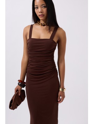 Yırtmaç Detay Sırt Dekolte Kahverengi Elbise