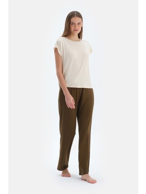 Ekru Dantel Detaylı Tişört Pantolon Pijama Takımı