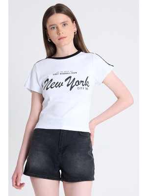 Beyaz Yazı Baskılı Slim Fit Crop Tişört 6059