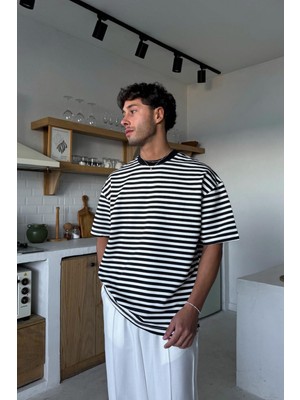 Beyaz Siyah Çizgili Oversize Tişört