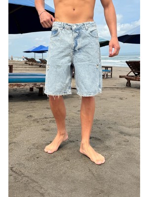 Eskitme Detaylı Yırtık Kot Şort