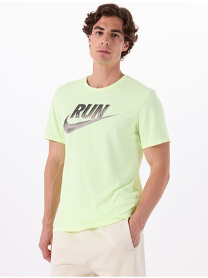 Nike HJ3564-701 M Nk Run Energy Mıler Ss Açık Yeşil Yuvarlak Yaka Normal Kalıp Erkek T-Shirt