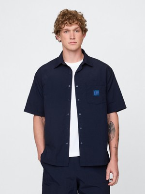 Gap Erkek Lacivert 100% Geri Dönüştürülmüş Relaxed Naylon Gömlek