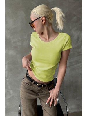 Sarı Geniş Yaka Fittili Basic Kadın T-Shirt MG2293