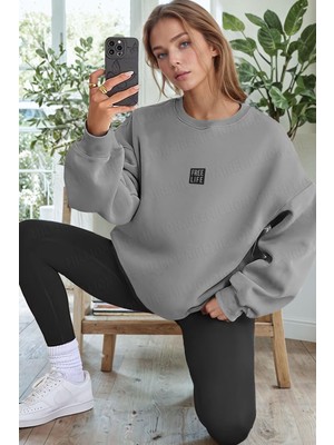 Kadın Koyu Gri Free Life Baskılı 0 Sıfır Yaka Oversize Salaş Bol Kesim Polar Sweatshirt