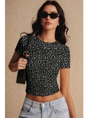 Kadın Leopar Baskılı Pamuklu Likralı Bisiklet Yaka Basic Kısa Kollu Esnek Body Crop T-Shirt