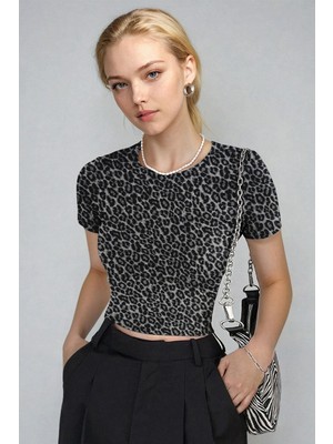 Kadın Leopar Baskılı Pamuklu Likralı Bisiklet Yaka Basic Kısa Kollu Esnek Body Crop