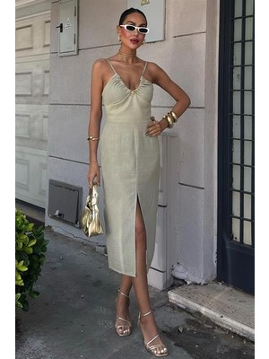 Göğsü Aksesuarlı Önü Yırtmaçlı Elbise 2899