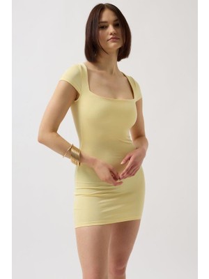 Pencere Detay Mini Dekolte Elbise