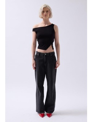 Kayık Yaka Yırtmaç Detay Bluz