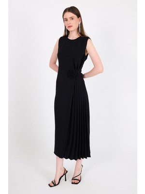 Siyah Çiçek Detaylı Pliseli Midi Abiye Elbise 251671
