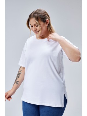 Banega Curve Büyük Beden Beyaz Boyfriend Bisiklet Yaka Yırtmaçlı Pamuk Örme T-Shirt
